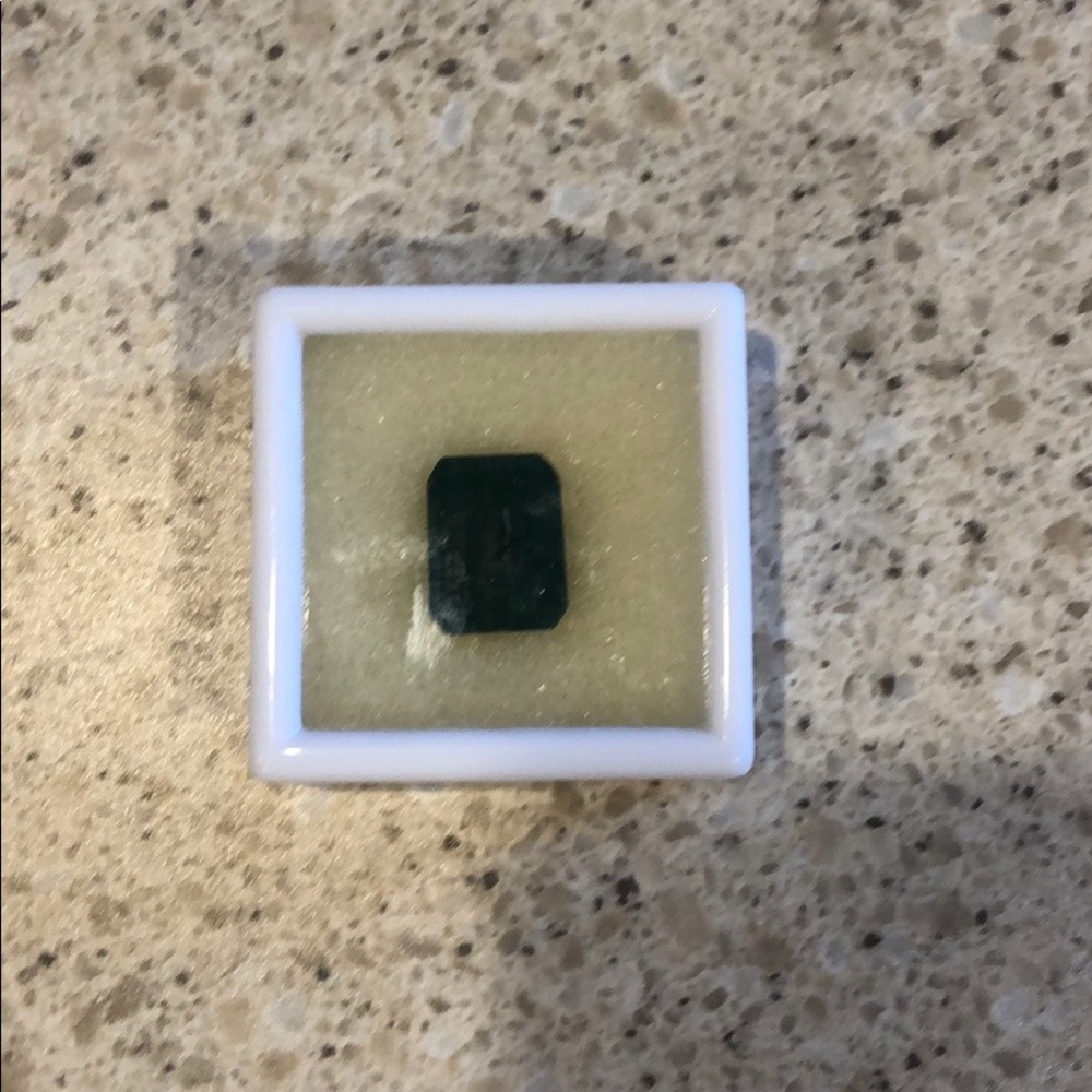 Beautiful Authentic Emerald - Picture 3 of 6